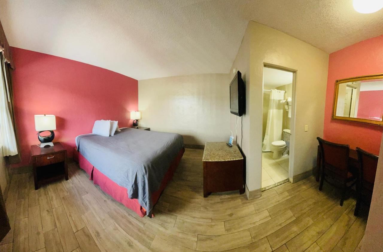 Budget Inn - St. Petersburg Exteriör bild
